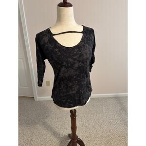 Vans Off the Wall top in black ladies size medium
